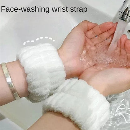 Bracelet absorbant pour lavage du visage sans éclaboussures