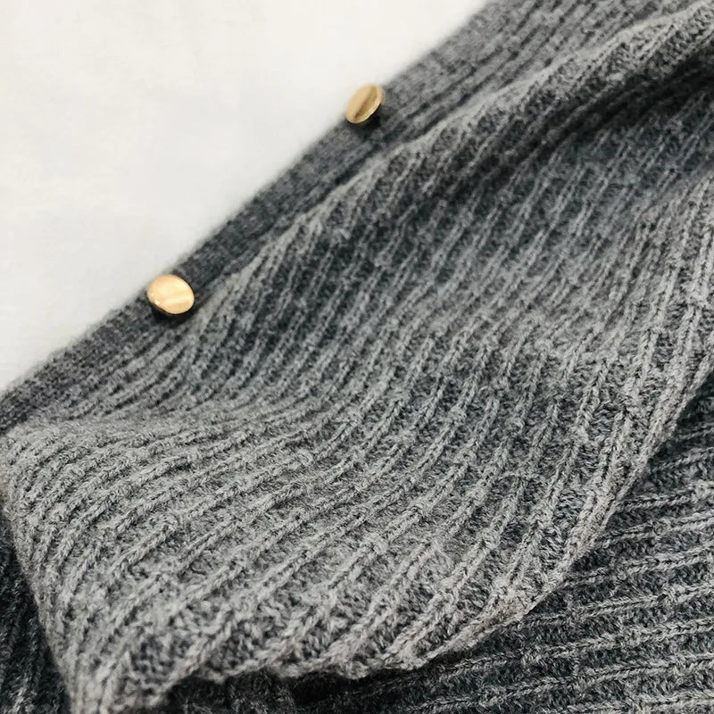 Cape tricot avec boutons pour femmes, ideal pour l'automne