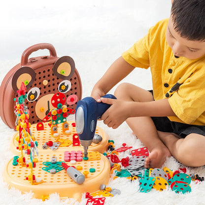 Jeu éducatif Montessori avec outils pour enfants.