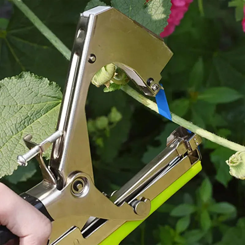 Outil de jardinage pour attacher les tomates.